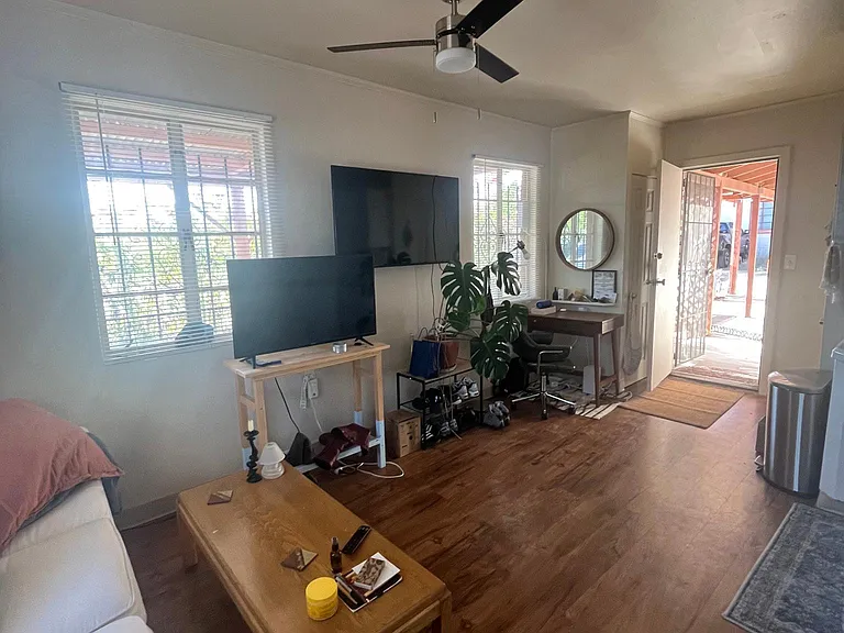 410 E Adams St #R — Photo 9
