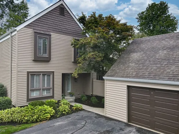 17557 Fairlawn Dr, Chagrin Falls, OH 44023