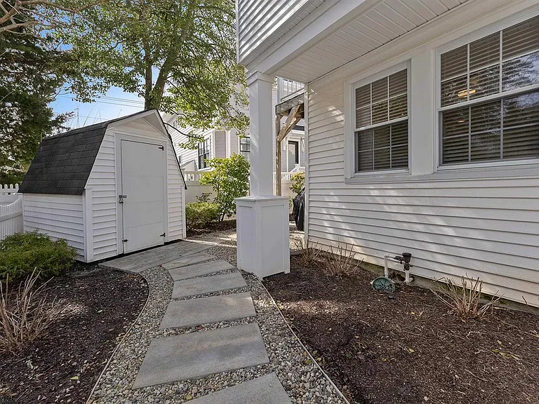 4 S Brunswick Ave — Photo 35