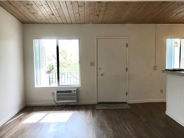 1210 W Lewis St #7 — Photo 14