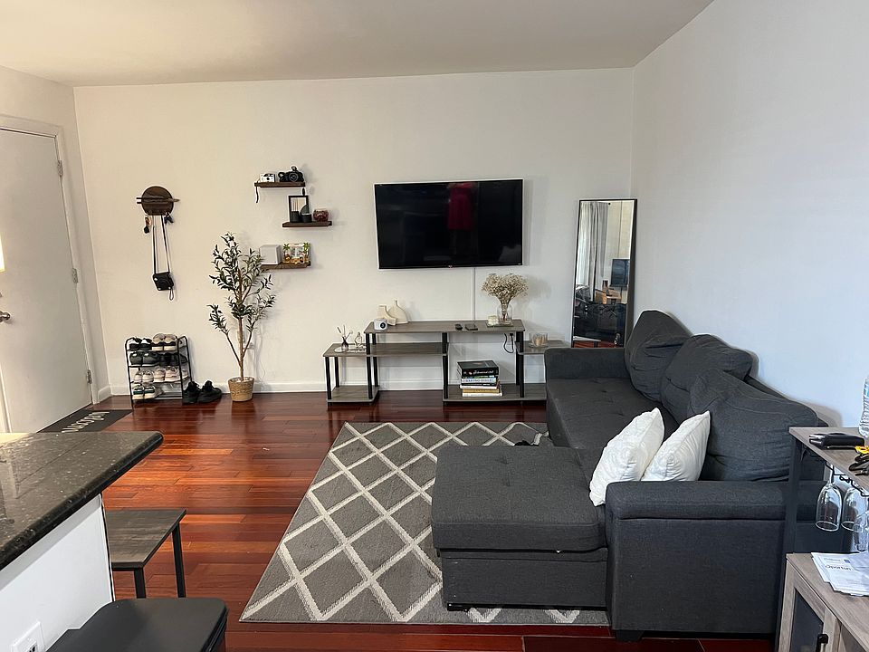 1st image of 1975 NE 135th St APT 3R