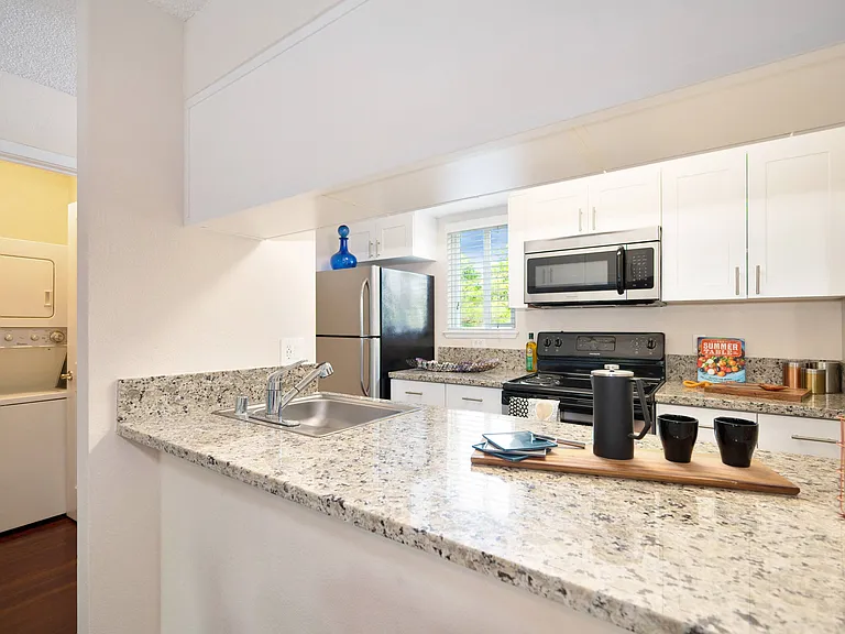 Hidden Oaks Apartments — Photo 6