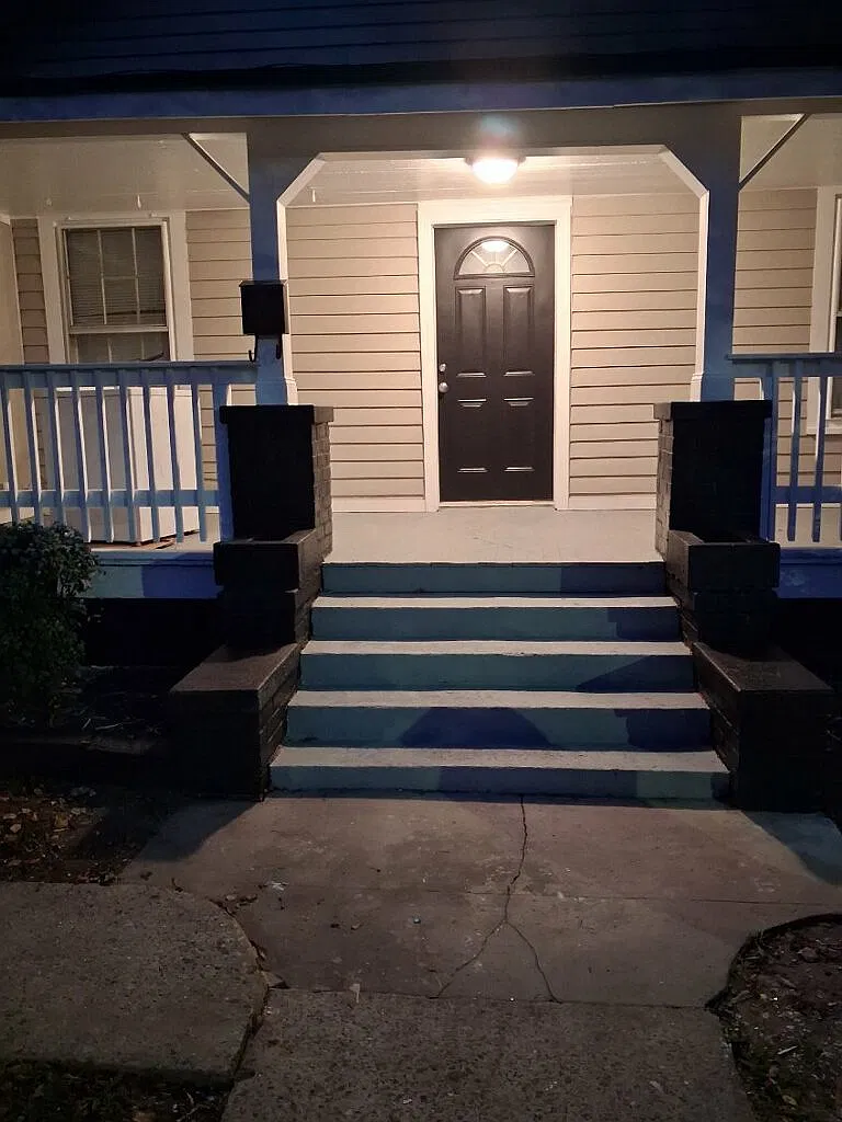928 Earl St — Photo 2