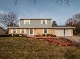 1838 Jeffery Ln, Waukesha, WI 53186
