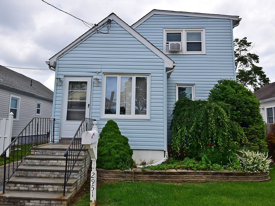 1st image of 2951 Mills St