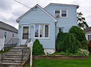2951 Mills St, Oceanside, NY 11572