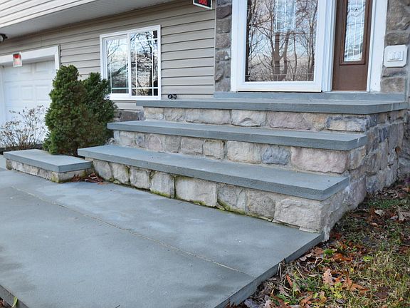 4th image of 320 Rossmor Dr