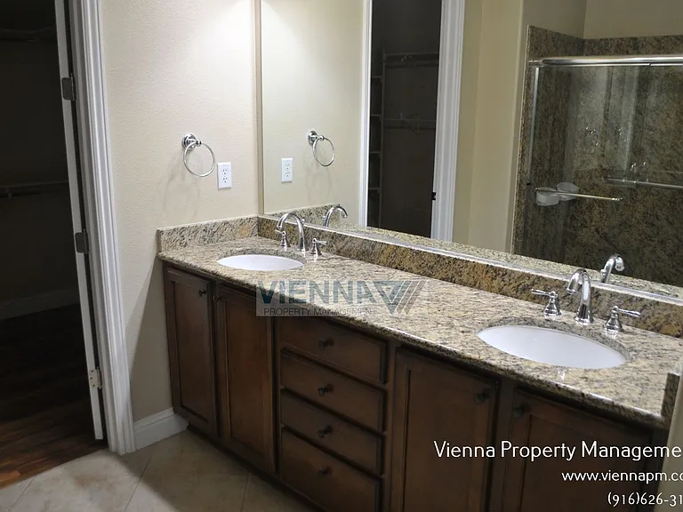 2101 Harpford Dr — Photo 16