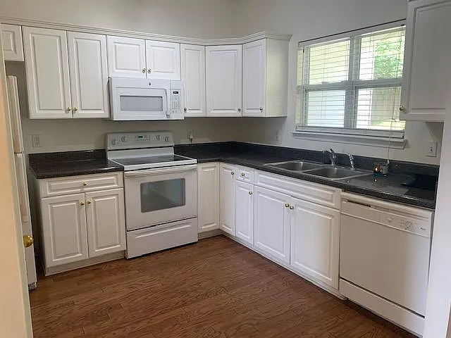 Building Photo - 398 Normandy Cir