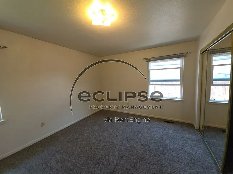 721 Lee Dr — Photo 6
