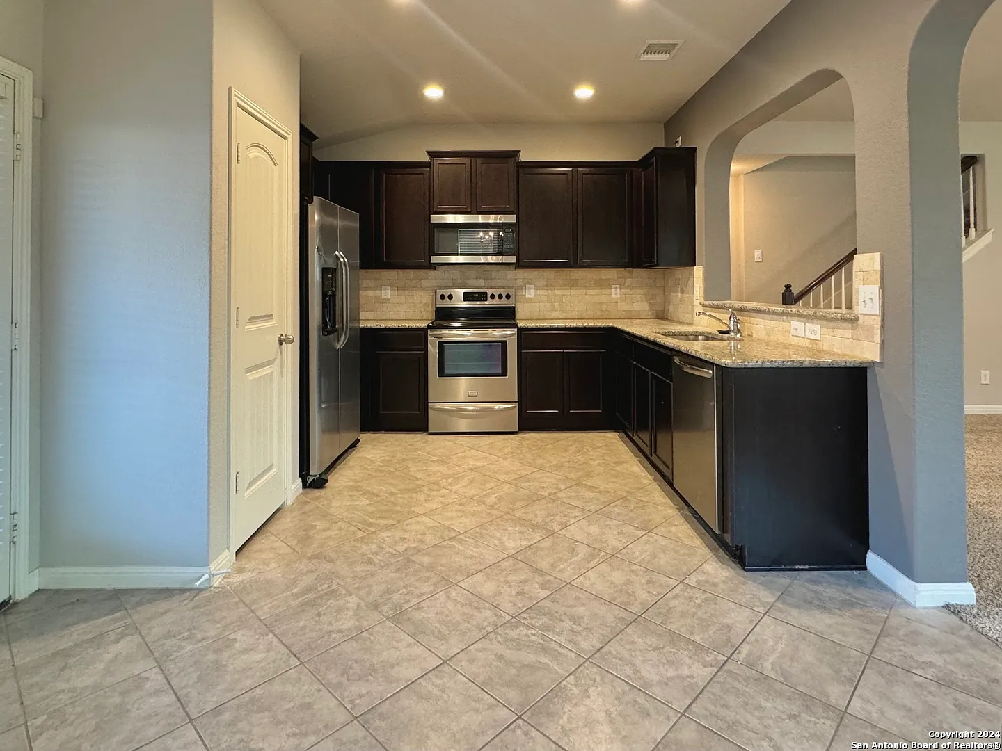 3 bed, 2001 sqft, $1,995 — Photo 4