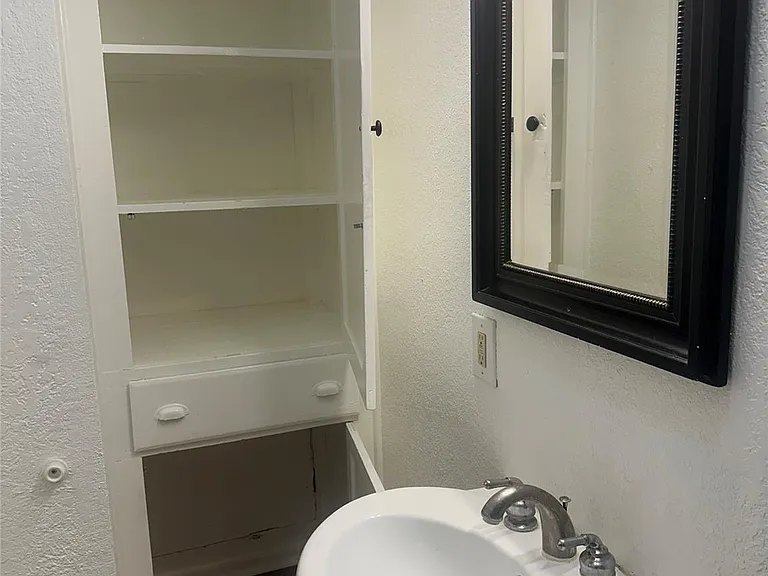 914 W Lynwood Ave — Photo 12