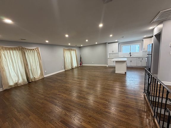 5th image of 36 Woodcrest Rd Floor 2
