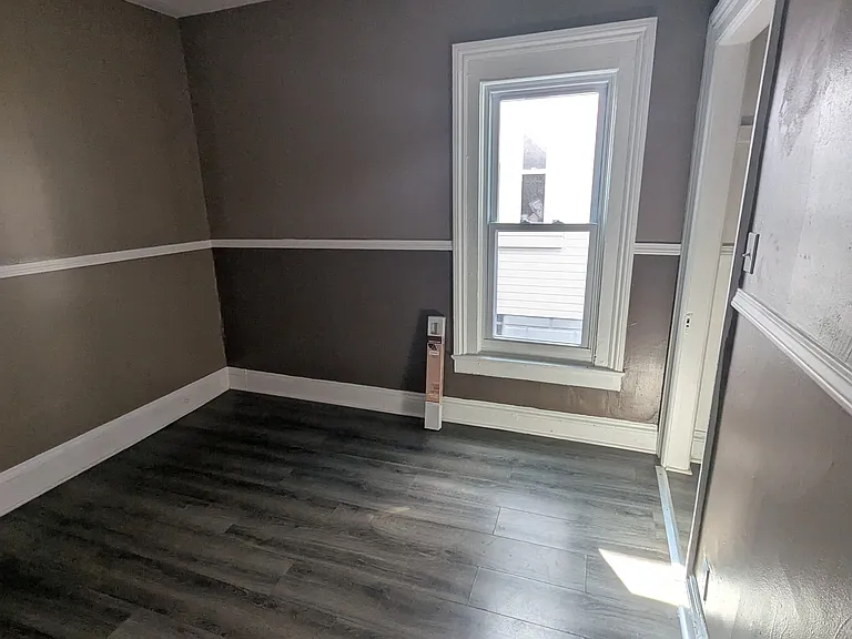 205-207 Ravine Ave #205 — Photo 6