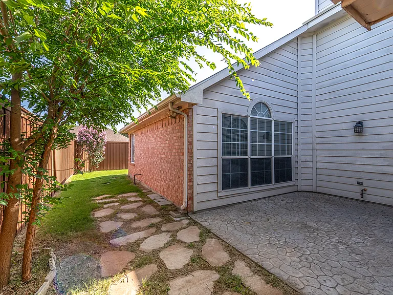 10613 Brandenberg Dr — Photo 32