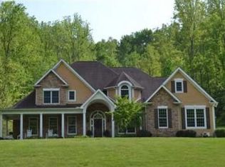 100 Eagle Rock Dr, Cross Lanes, WV 25313
