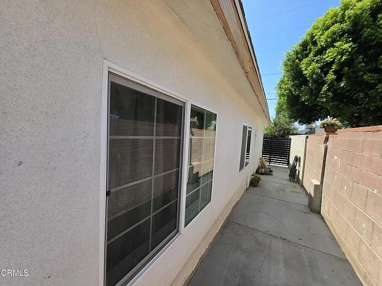 16034 San Fernando Mission Blvd — Photo 2