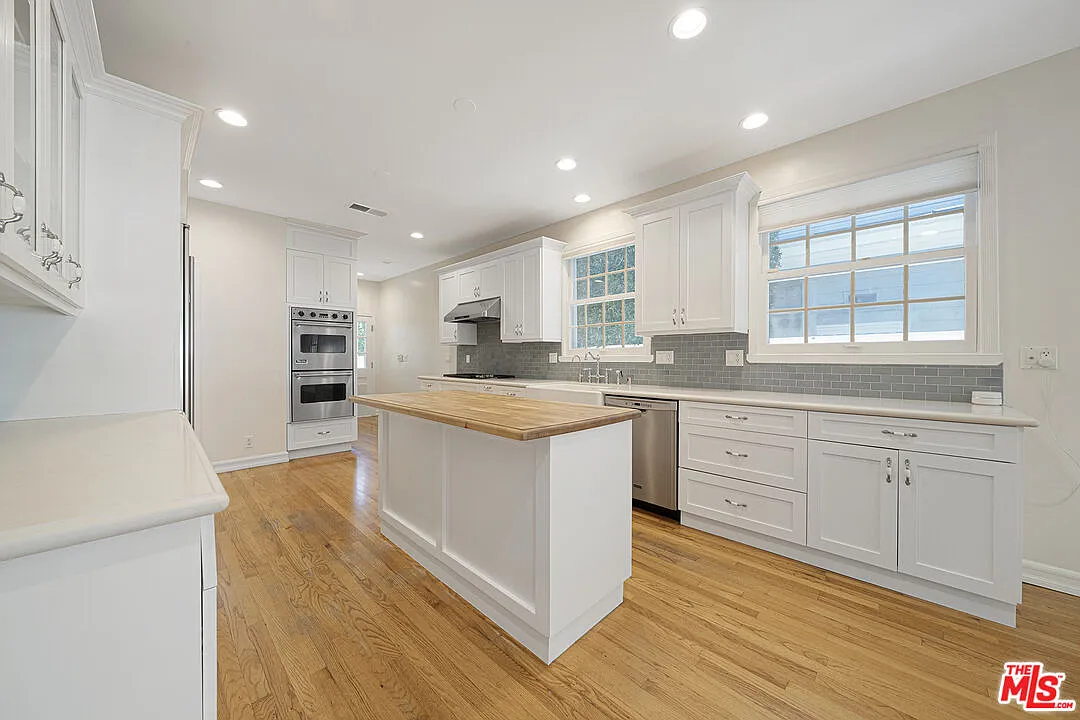 5 bed, 4.0 bath, 3282 sqft, $12,875 — Photo 3