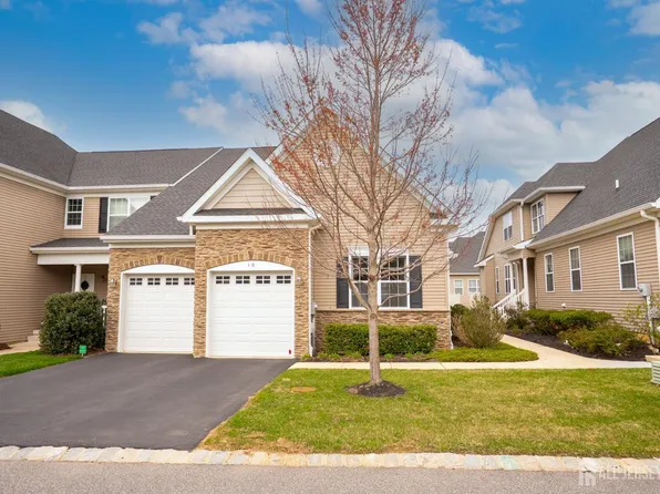 10 Traditions Pl, Monroe Township, NJ 08831
