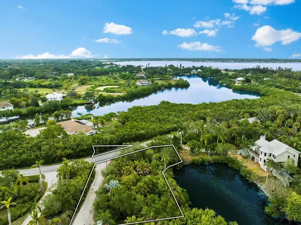 25 Mound Pl, Terra Ceia, FL 34250
