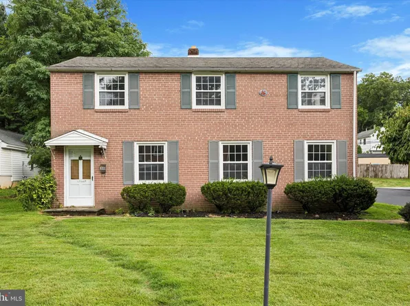 4049 N Warner Rd, Lafayette Hill, PA 19444