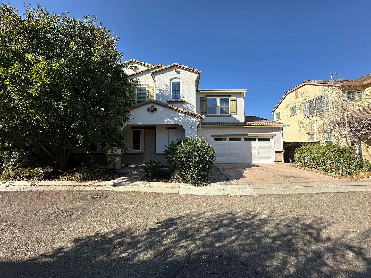 Beautiful 4 Bedroom, 3 Bath Questa Home — Photo 2