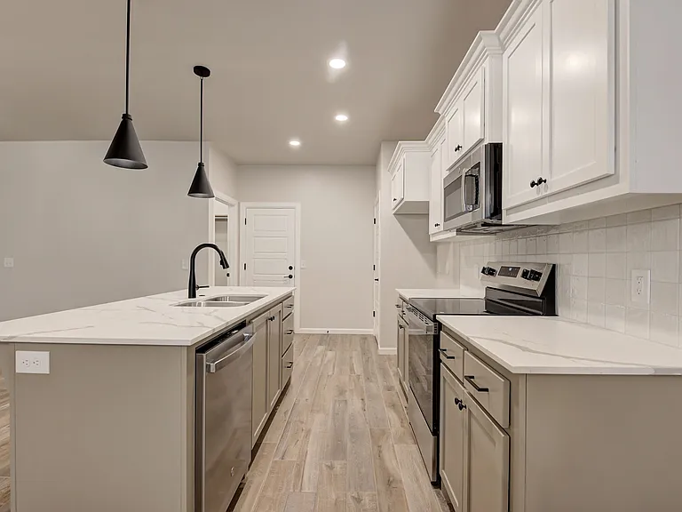 2298 E Sooner Rd — Photo 15