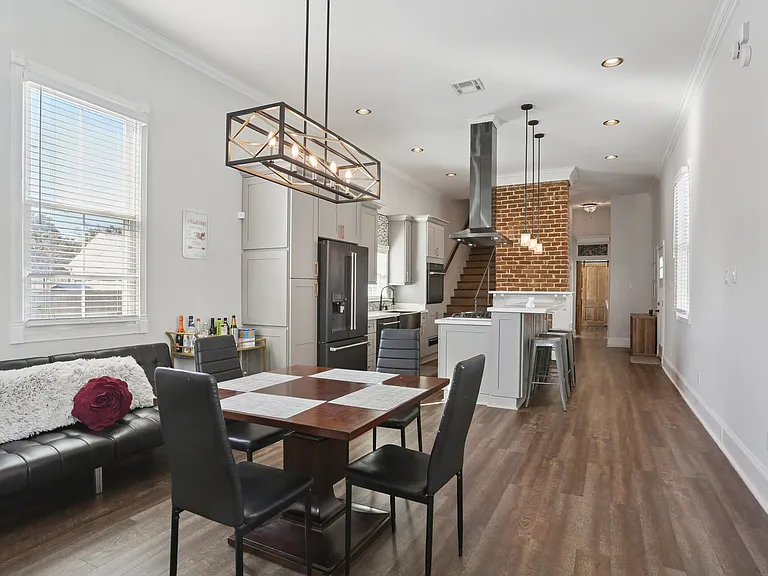 1102 Adams St — Photo 8