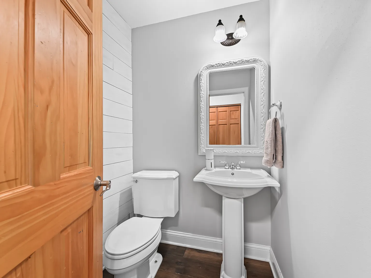 5 bed, 2.5 bath, 2958 sqft, $4,500 — Photo 3