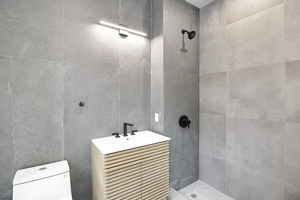 Rented by Coroi Corp | media 3