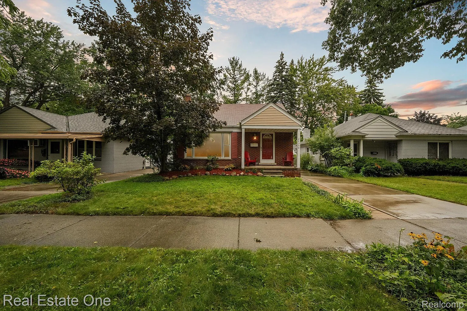 24350 Carlysle St photo 1