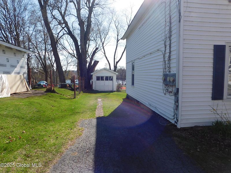 4th image of 8 Riverview Street