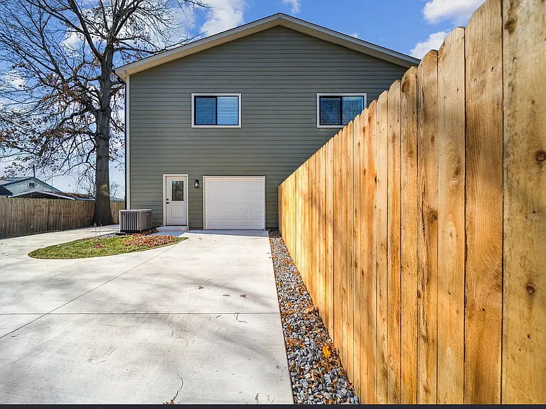 815 N Date Ave — Photo 11