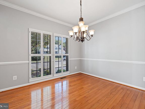 5th image of 2857 Myrtlewood Dr