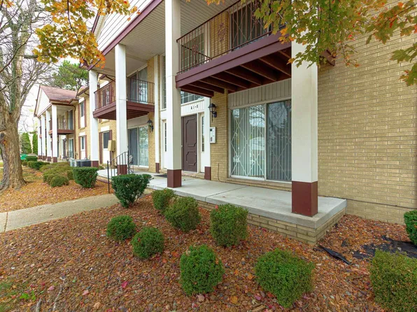 29200 Gloede Dr #135, Warren, MI 48088