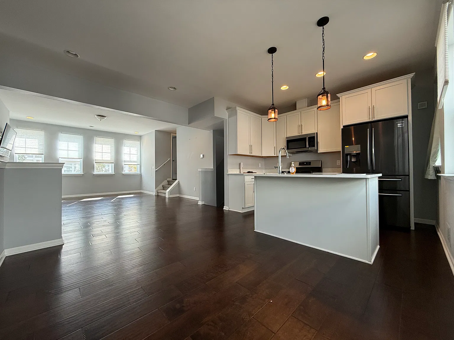 3 bed, 2.5 bath, 1750 sqft, $2,700 — Photo 3