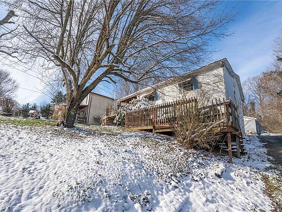 3rd image of 819 Bute Rd N
