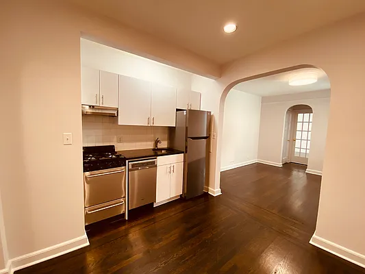 Rented by Metropolis Real Estate of Manhattan | media 1