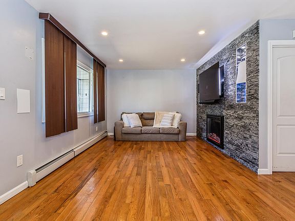 5th image of 84 Cranberry St