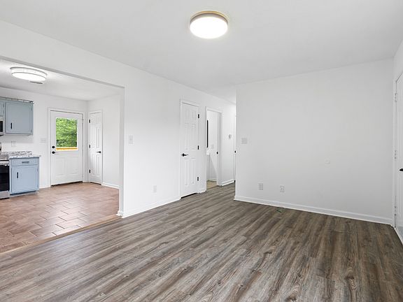 5th image of 313 Ashley St