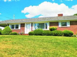 890 N 12th St, Wytheville, VA 24382
