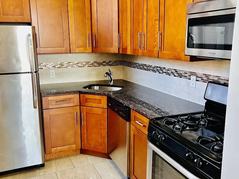 466 S Broadway #1H — Photo 2
