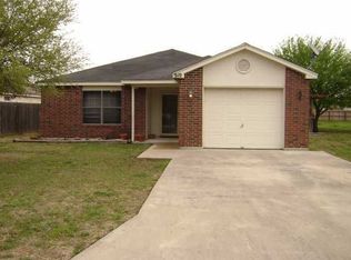 910 Travis St, Lockhart, TX 78644