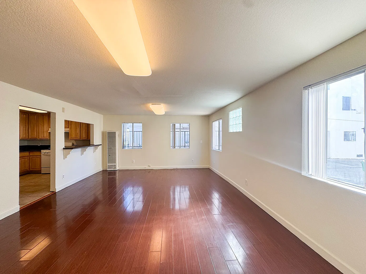 4 bed, 1600 sqft, $4,495 — Photo 3