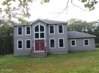 3268 Bluebird Dr, Bushkill, PA 18324