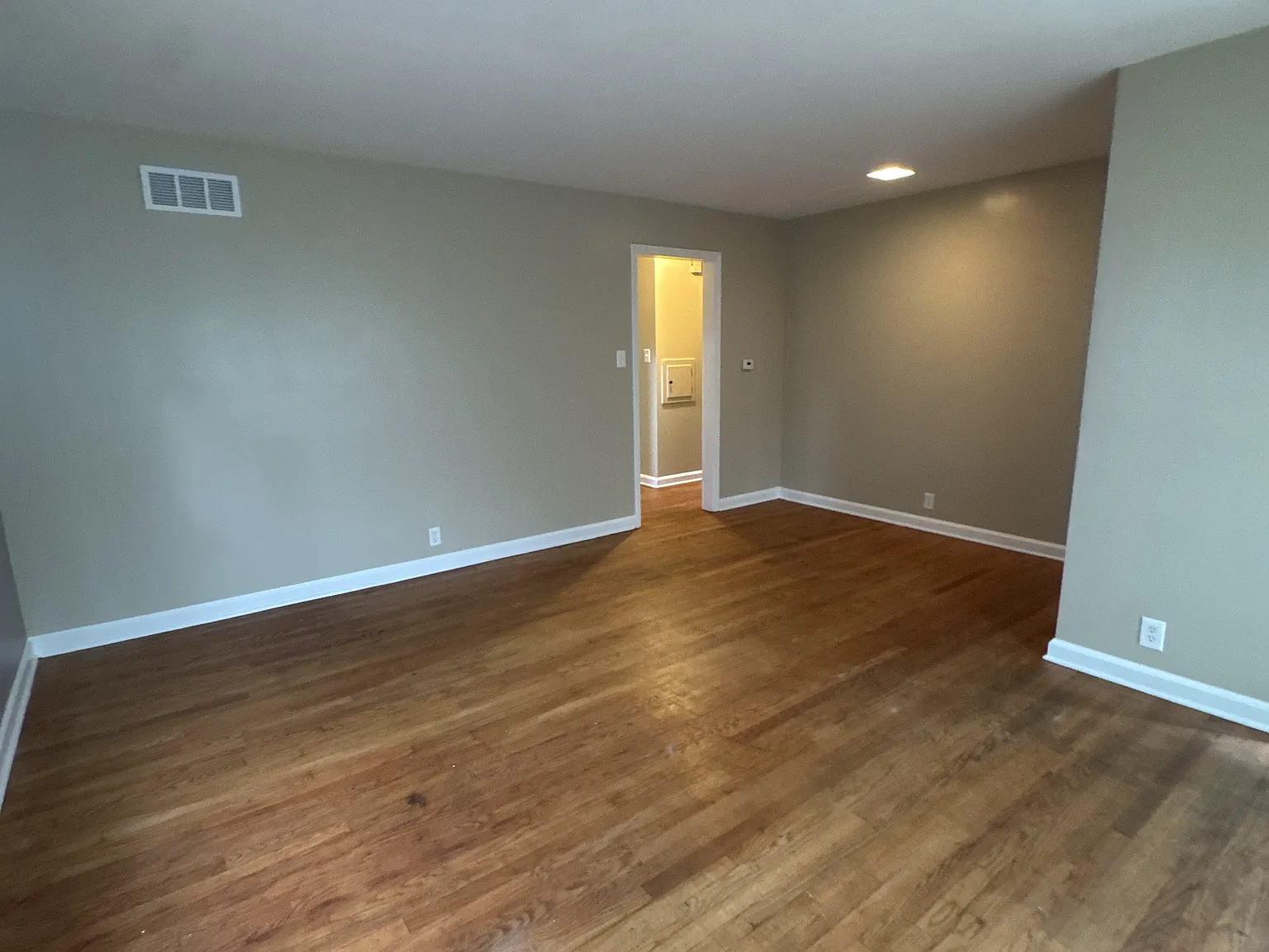 3 bed, 1500 sqft, $1,550 — Photo 2