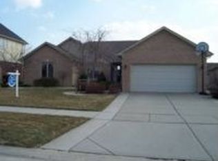 19446 Weathervane Dr, Macomb, MI 48044