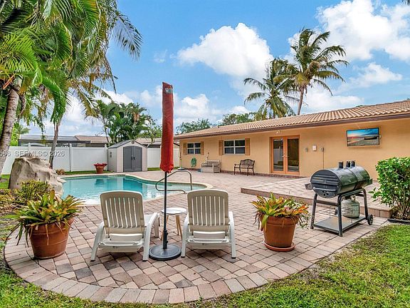 3rd image of 11 Forest Hills Ln