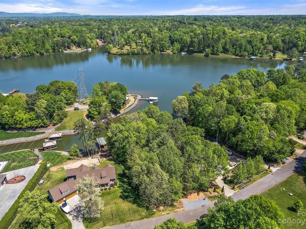 6730 Waterfront Dr, Hickory, NC 28601