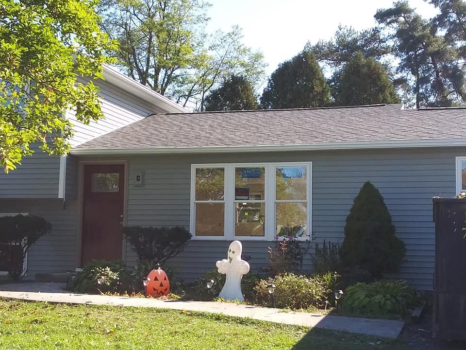 2nd image of 8029 Capri Cir